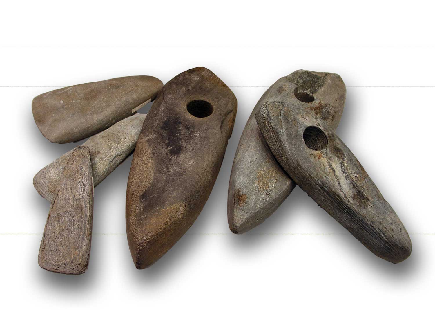 Geschliffener Stein als Werkzeug und Waffe: Typisch für die Jungsteinzeit