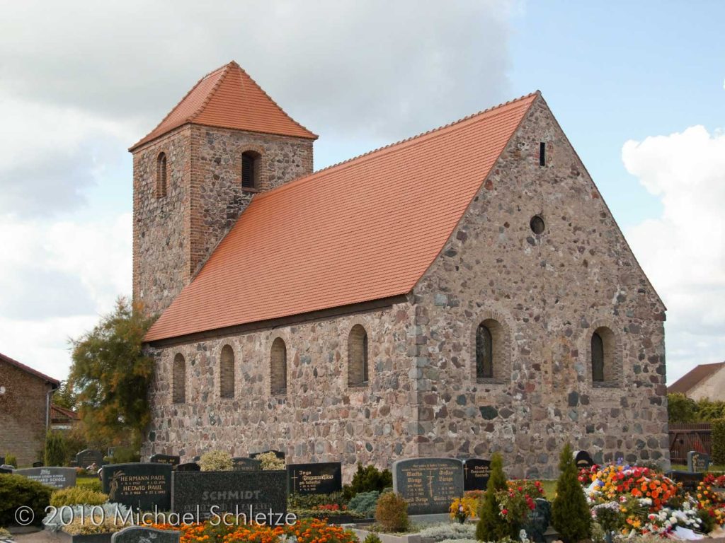 Ahrendsdorfs Kirche von Südost