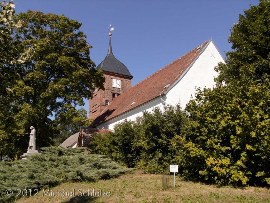 Vom Braunkohlentagebau bedroht: Die mittelalterliche Dorfkirche in Atterwasch