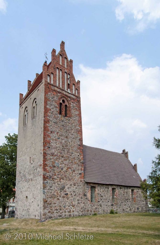 Feldsteinbau des späten Mittelalters: Die Dorfkirche in Barenthin