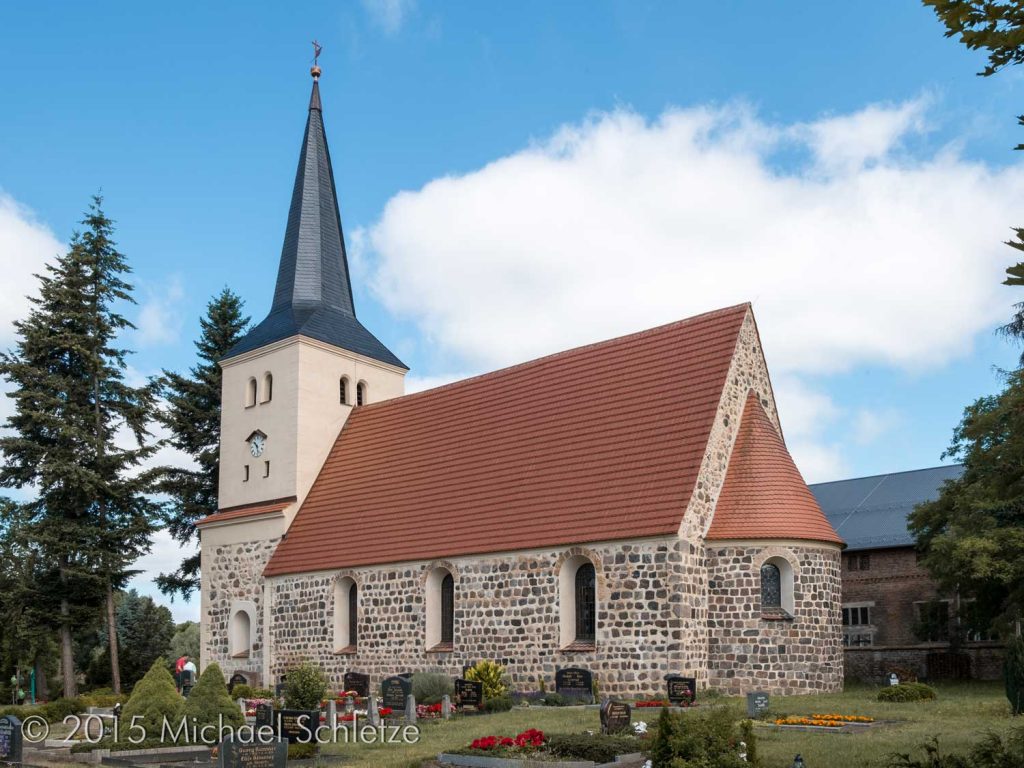 Dorfkirche Siethen von Südost: Die Apsis ist eine Zutat des 20. Jahrhunderts