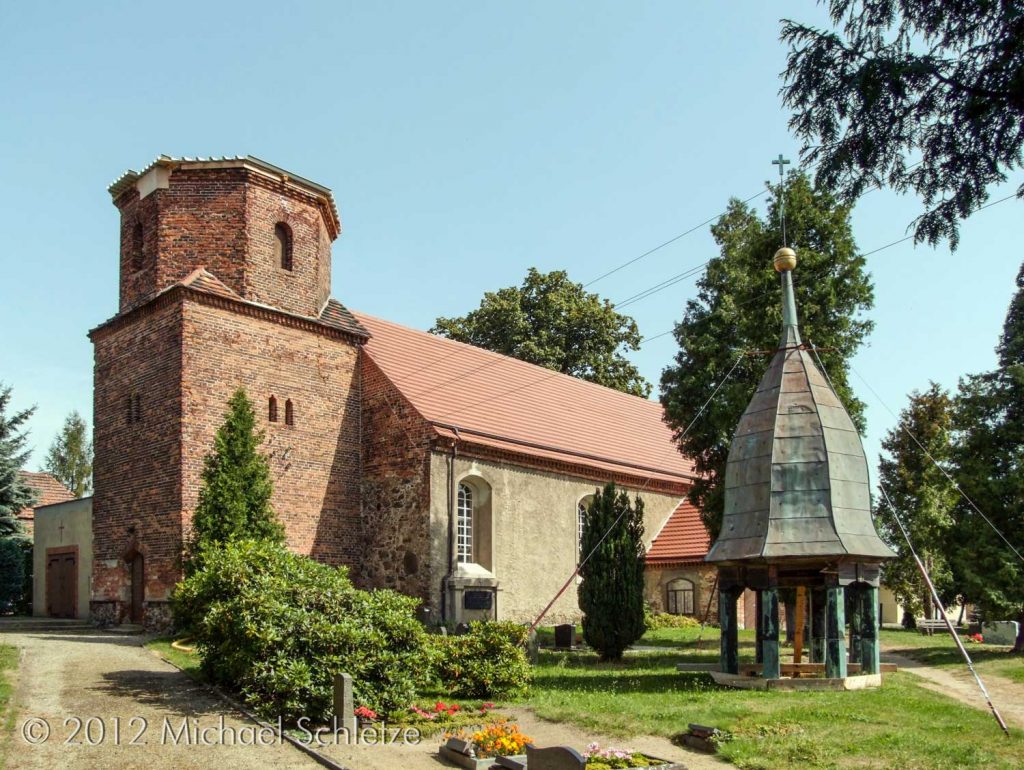 Dorfkirche Laubst von Südwesten