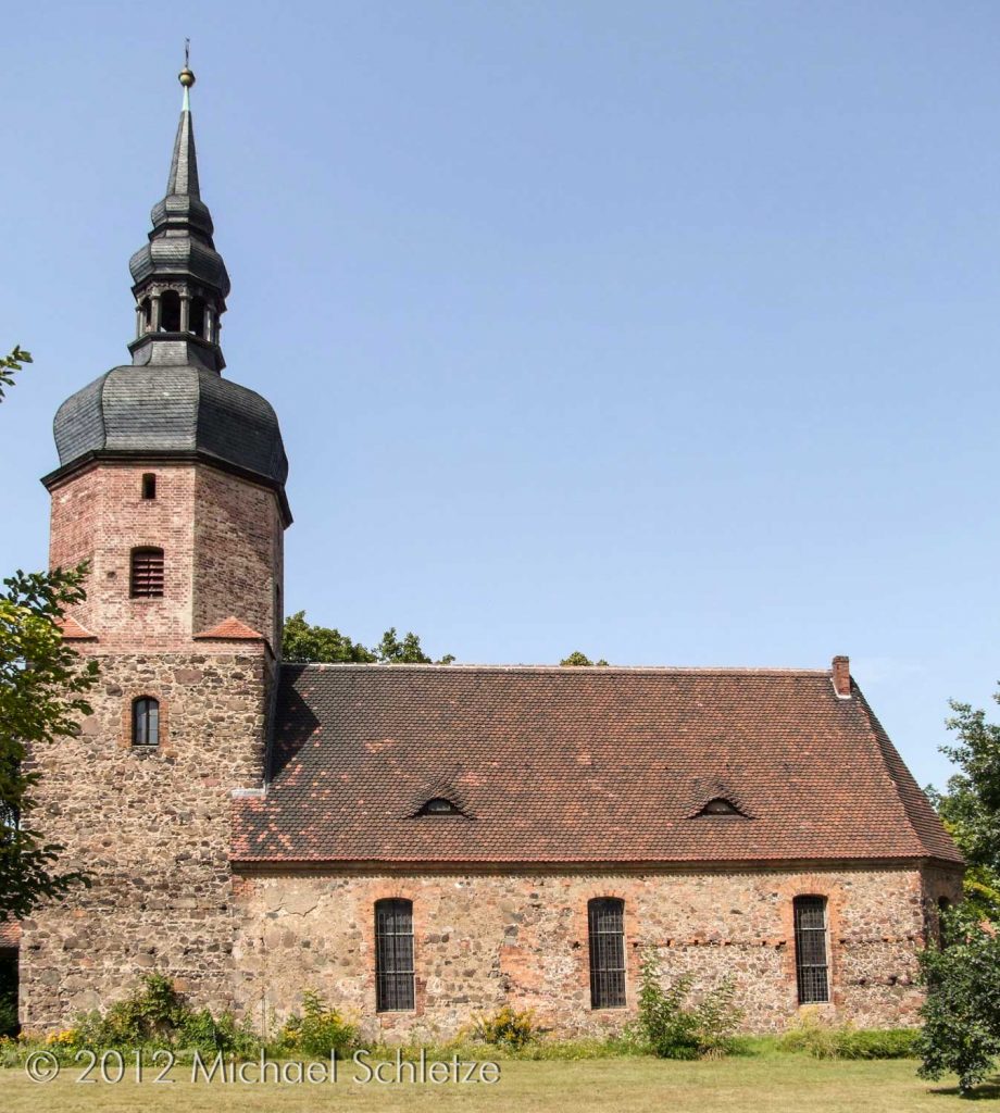 Dorfkirche Neupetershain von Süden