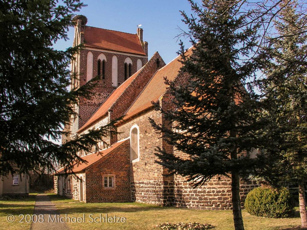 Lindenas kleine Basilika von Südosten