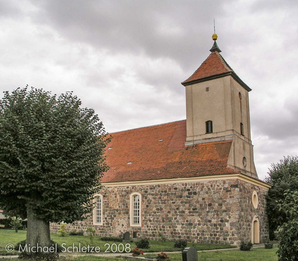 Hochmittelalter plus Barock: Die Meichower Dorfkirche