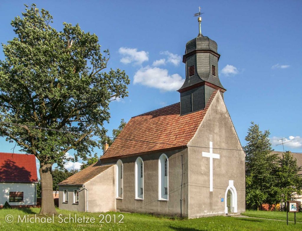 Hat die Dübrichener Dorfkirche einen mittelalterlichen Feldsteinkern? Die Frage bleibt offen