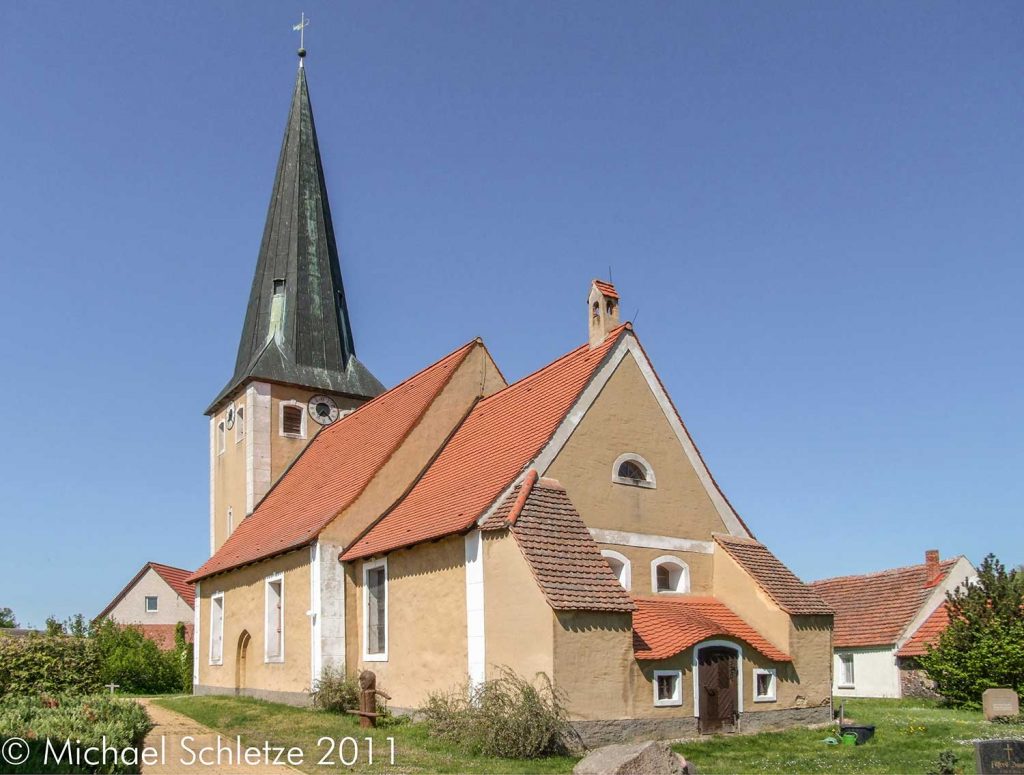 Vollkommen unter dem barocken Putz verschwunden: Die gotische Dorfkirche von Gräningen