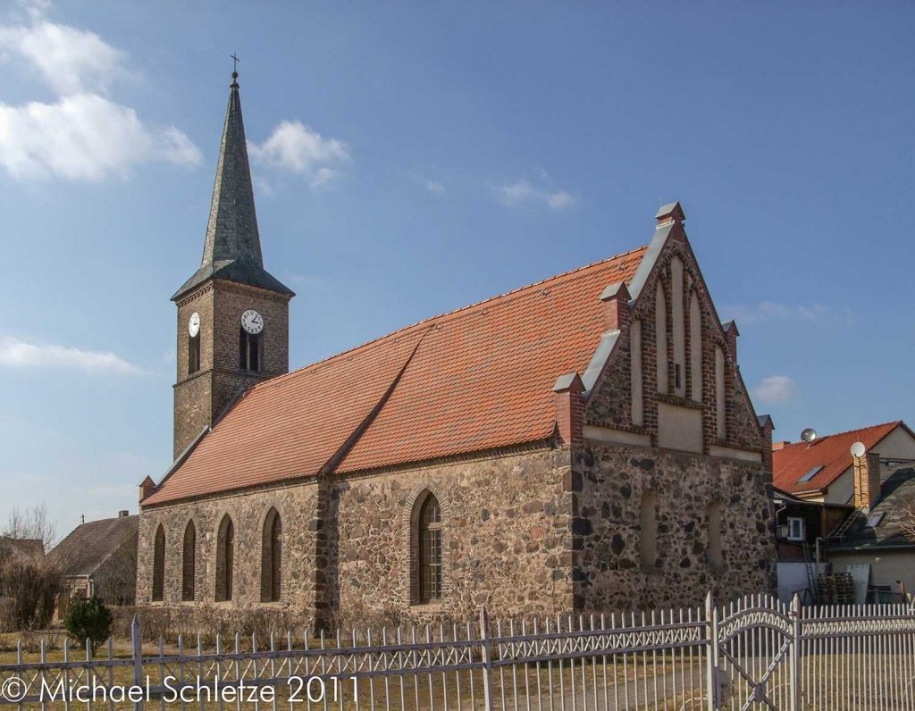 Von neogotischen Umbauten geprägt: Die Dorfkirche von Hennickendorf