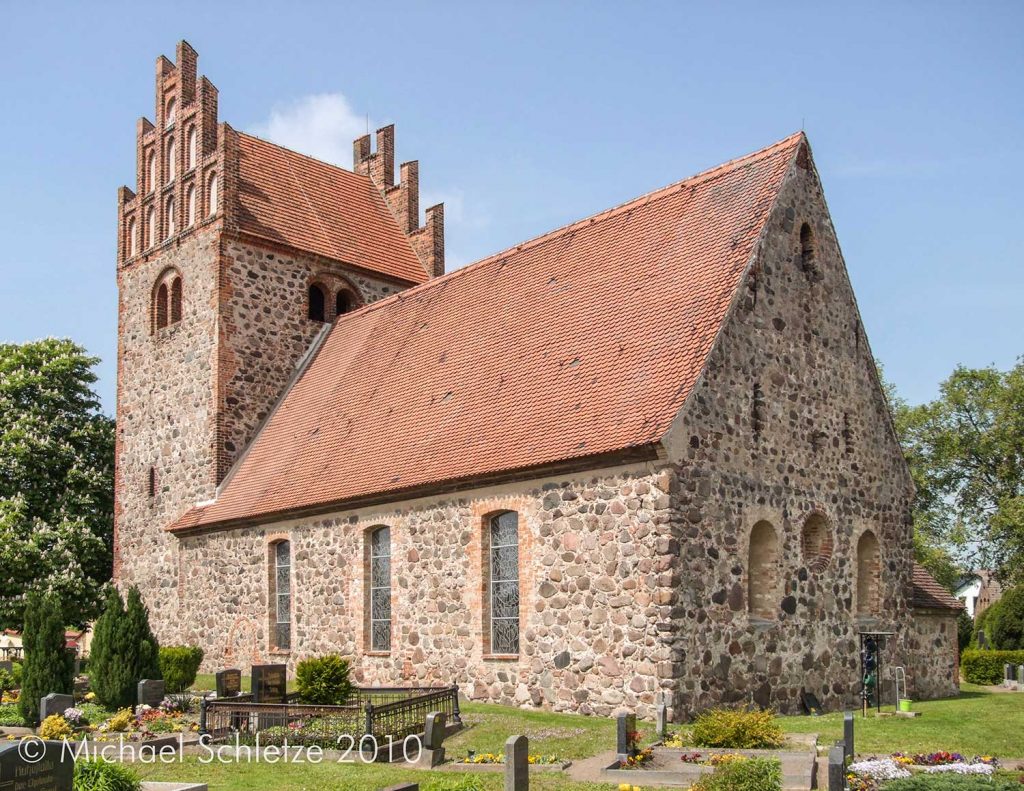 Spätmittelalterliches Bauwerk mit markantem Staffelgiebel: Die Kirche von Herzberg