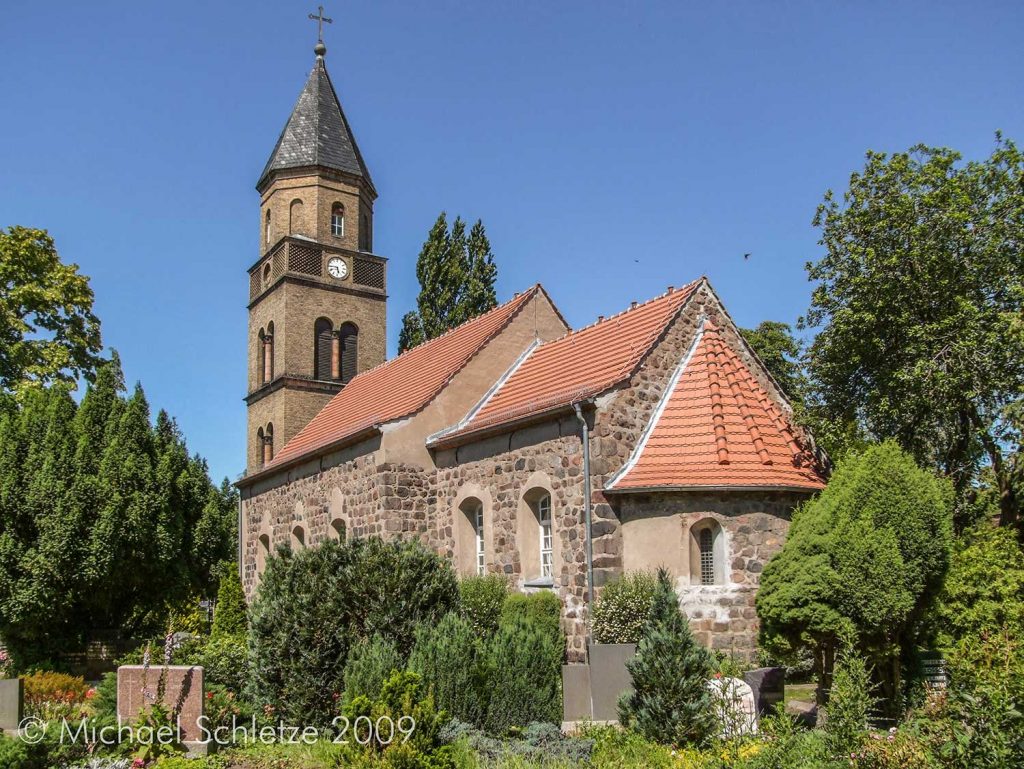 Dorfkirche Karow von Südosten