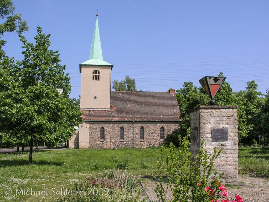 Quer zum Anger: Die Dorfkirche von Lichtenberg