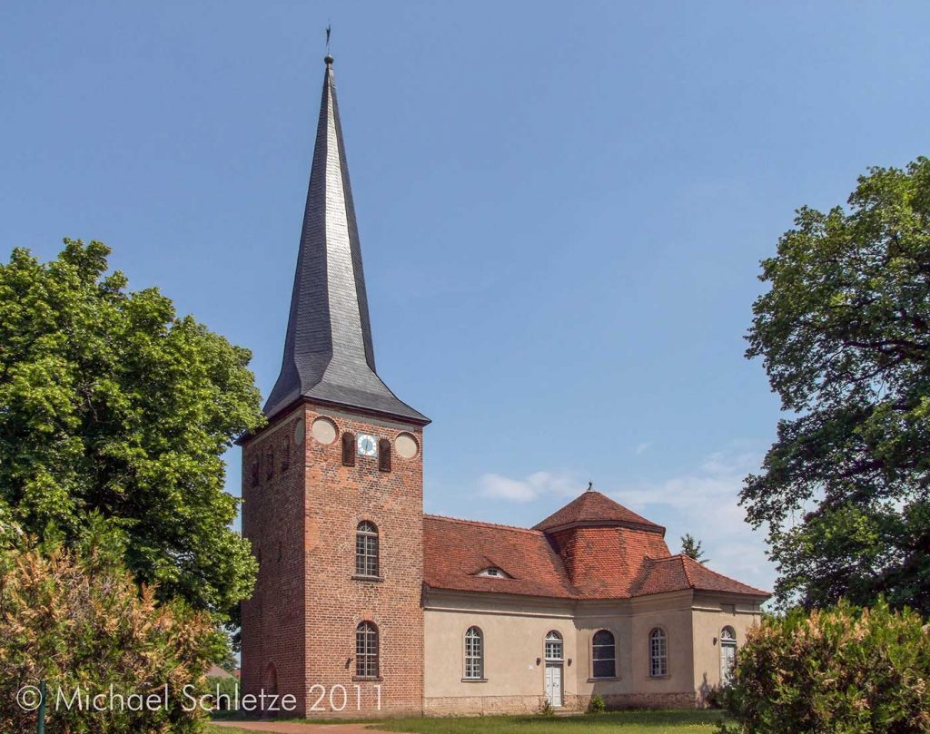 Spätmittelalterlicher Backsteinturm und barock umgebautes Schiff: Die Kirche von Roskow